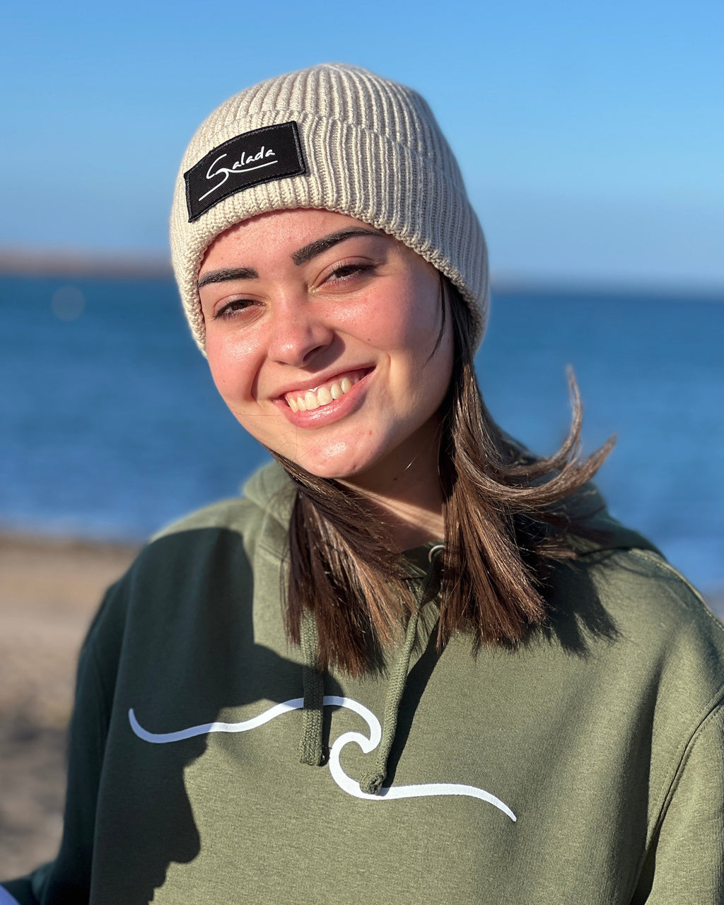 Gorro pasamontañas beige con parche